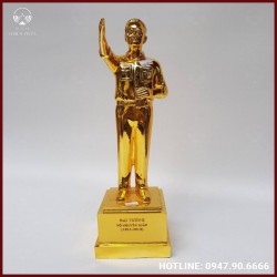 Tượng Đại tướng Võ Nguyên Giáp bằng đồng mạ vàng cao 38cm vẫy tay chào