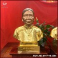 Tượng cụ bà bằng đồng mạ vàng