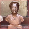 Tượng chân dung bán thân cụ bà bằng đồng
