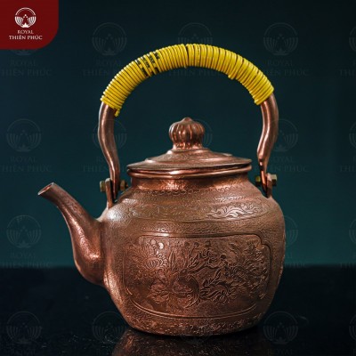 Ấm nước bằng đồng đỏ size 26x20x11cm nặng 1,4kg chạm Cúc Mai 