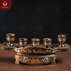 Bộ ngai 5 chén nước bàn thờ bằng đồng đỏ khảm ngũ sắc chữ Việt
