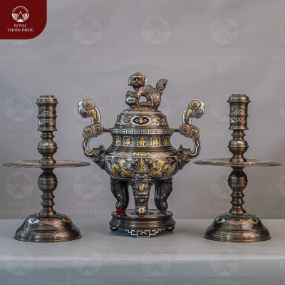 Bộ tam sự đỉnh nến bằng đồng khảm ngũ sắc 5 chữ vàng