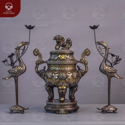 Bộ thờ tam sự đỉnh sòi hạc chầu bằng đồng khảm tam khí dát điểm vàng