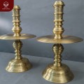 Cặp chân nến thờ gia tiên bằng đồng vàng mộc trơn