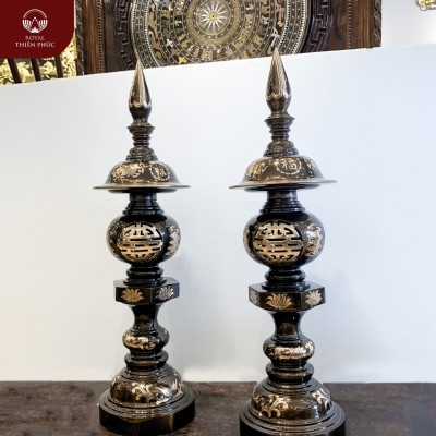 Cặp đèn thờ bằng đồng đỏ cạo màu bầu tròn cao 98cm 