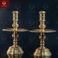 Chân nến bằng đồng catut chạm ám hoa văn rồng phượng cao 60cm