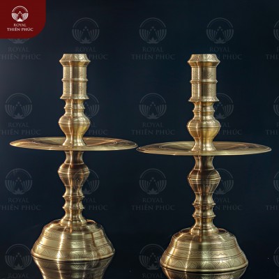 Chân nến bằng đồng catut chạm ám hoa văn rồng phượng cao 60cm