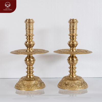 Đôi chân nến bằng đồng vàng mộc họa tiết Long Lân Quy Phụng