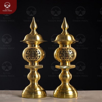 Đôi đèn thờ bằng đồng vàng catut màu mộc mái vòm 