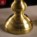 Đôi đèn thờ bằng đồng vàng catut màu mộc mái vòm 