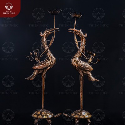 Hạc thờ bằng đồng đỏ cạo màu ngậm cành sen cao 50cm 