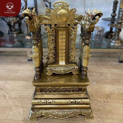 Ngai thờ bài vị Cửu Huyền Thất Tổ bằng đồng vàng sơn màu giả cổ