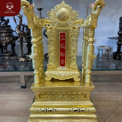 Ngai thờ Cửu Huyền Thất Tổ và bài vị bằng đồng sơn son thếp vàng 