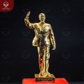 Tượng Bác Hồ bước đi bằng đồng mạ vàng 24k cao 38cm