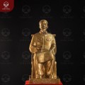 Tượng Bác Hồ ngồi ghế mây bằng đồng đỏ cỡ nhỏ