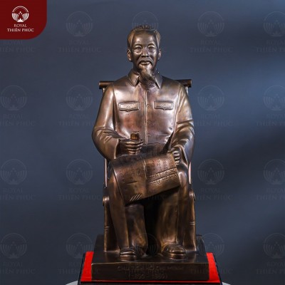 Tượng Bác Hồ ngồi ghế mây cao 42cm bằng đồng đỏ làm màu giả cổ