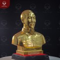 Tượng Bác Hồ nửa người bằng đồng đỏ dát vàng trưng bày hội trường