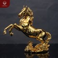 Tượng con ngựa hí trên đồng cỏ bằng đồng mạ vàng 28x28x2.4cm