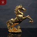 Tượng con ngựa hí trên đồng cỏ bằng đồng mạ vàng 28x28x2.4cm