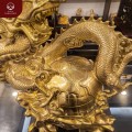 Tượng con rồng bay lượn quanh địa cầu bằng đồng catut cao 45cm