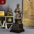 Tượng đồng Trần Hưng Đạo đứng trên sóng lớn khảm tam khí dát điểm vàng