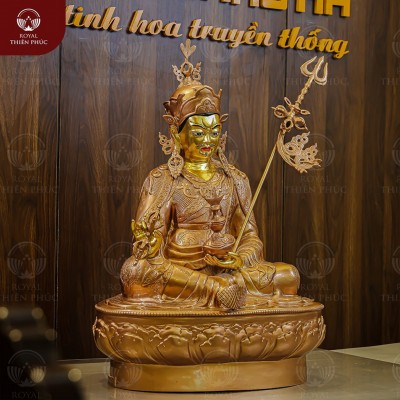 Tượng Đức Phật Liên Hoa Sanh bằng đồng đỏ dát điểm vàng