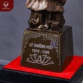 Tượng Lý Thường Kiệt đứng chỉ huy đồng đỏ làm màu khảm bạc cao 54cm