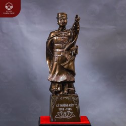 Tượng Lý Thường Kiệt đứng chỉ huy đồng đỏ làm màu khảm bạc cao 54cm