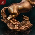 Tượng ngựa phong thủy phi nước đại bằng đồng đỏ làm màu cao 40cm