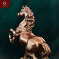 Tượng ngựa phong thủy phi nước đại bằng đồng đỏ làm màu cao 40cm