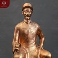 Tượng Nguyễn Du ngồi bằng đồng đỏ làm màu cao 42cm để bàn 