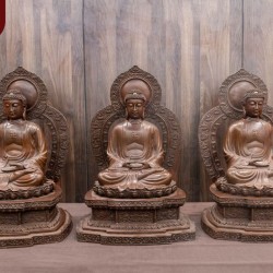 Tượng Tam Thế Phật ngự đài sen đồng vàng hun 53,5cm x 35cm x 27cm