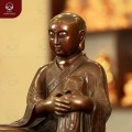 Tượng Tôn giả Mục Kiền Liên ngồi trên ghế đẩu bằng đồng hun nâu