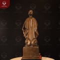 Tượng Trần Hưng Đạo để bàn bằng đồng đỏ cạo màu tinh xảo
