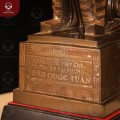 Tượng Trần Hưng Đạo để bàn bằng đồng đỏ cạo màu tinh xảo