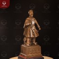 Tượng Trần Hưng Đạo để bàn bằng đồng đỏ cạo màu tinh xảo