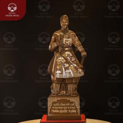 Tượng Trần Hưng Đạo đứng trên sóng bằng đồng đỏ khảm tam khí để bàn