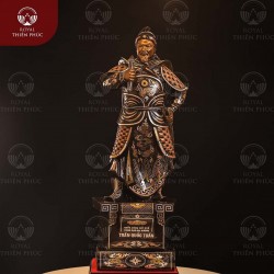 Tượng Trần Quốc Tuấn mặc chiến bào bằng đồng đỏ khảm tam khí thường