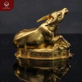 Tượng trâu nằm bằng đồng vàng catut thếp vàng 9999
