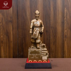 Tượng vua Lê Lợi đứng bên Rùa thần bằng đồng khảm bạc 