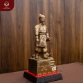 Tượng vua Lê Lợi đứng bên Rùa thần bằng đồng khảm bạc 
