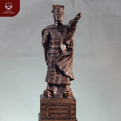 Tượng vua Quang Trung bằng đồng hun giả cổ kích thước 72x22x23cm