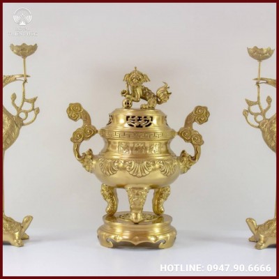 Bộ tam sự chạm hoa sòi đồng vàng