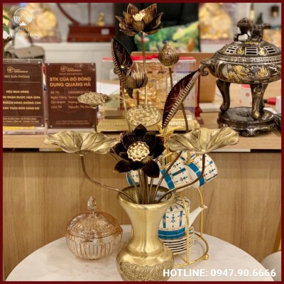 Hoa sen thờ bằng đồng vàng làm màu tinh xảo