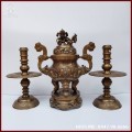 Tam sự nến chạm song long bằng đồng làm màu cổ kính 