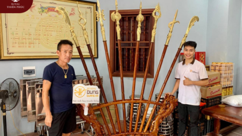 Bàn giao bộ bát bửu, bộ mũ quan và kiếm bằng đồng tại nhà thờ Hoàng Trọng xã Tam Quang, Vũ Thư, tp Thái Bình