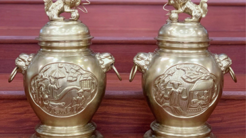 Hướng dẫn cách đặt hũ gạo muối nước trên bàn thờ chiêu tài đón lộc