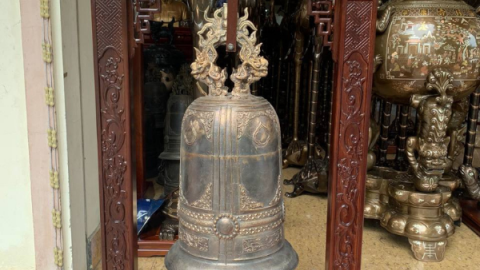 Bàn giao quả chuông 56kg và giá chuông thếp vàng cho khách tại Bắc Giang