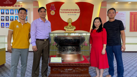  Bàn giao quả trống đồng đỏ đường kính 70cm cho khách hàng Thái Bình