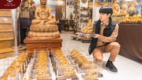 Bàn giao 100 mô hình thuyền quà tặng cho TTVN Group
